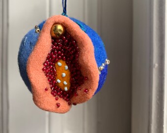 Christmas tree toy, Vagina, kintsugi, Christmas tree decoration, Vulva, Christmas ball, Needle felt 100% wool Christmas Decoration Balls