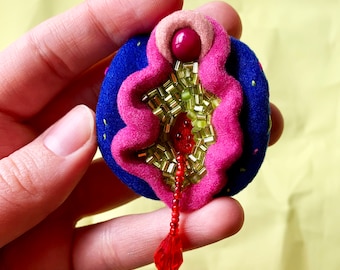 Vagina brooch, vulva electric, menstruation