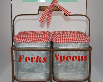 Rustic picnic serving caddy