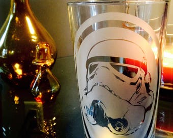 Storm Trooper / Star Wars / 3/4 Profil Main Gravée 16oz Pint Glass