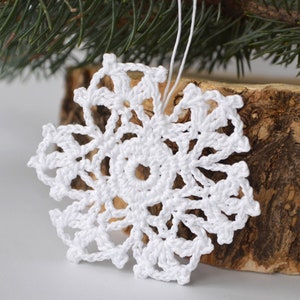 Crochet snowflake (set of 6),Christmas tree decorations,Christmas decor,Hanging ornaments,White winter crochet decorations,White snowflakes.