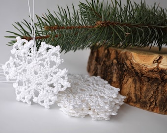 かぎ針編みの雪の結晶 (6 個セット)、クリスマス ツリーの飾り、クリスマスの装飾、吊り下げ飾り、白い冬のかぎ針編みの飾り、白い雪の結晶。