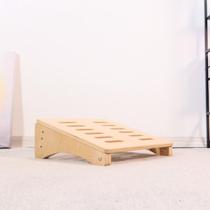 Footrest Adjustable Wooden Footstool Under Desk Leg Support Stool Custom Foot Rest Foot Rest for Home Office Comfortable Desk Accessory