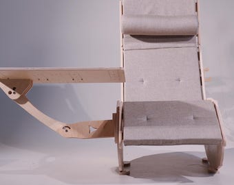 Verstelbare houten fauteuil met laptopvak: thuiswerkplek