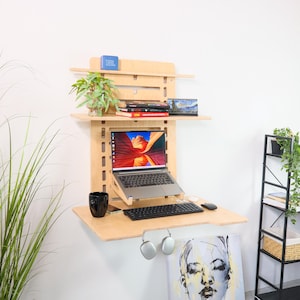 Escritorio de pared, escritorio flotante de pie y mesa de trabajo plegable, escritorio de pie estilo Murphy con estante, escritorio compacto para oficina en casa o espacios pequeños.