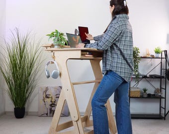 Verstellbarer Schreibtisch aus Sperrholz: Naturholz Home-Office-Möbel