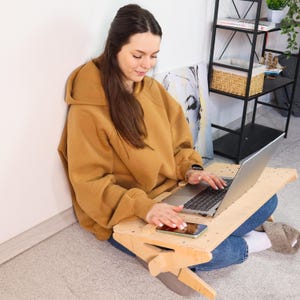 Soporte para computadora portátil, escritorio de madera para cama, tablero para portátil, soporte para MacBook, mesa portátil para trabajar desde casa, bandeja para computadora portátil con patas, regalo para el Día de la Madre