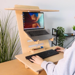 Schreibtischkonverter aus Holz: Mini Steharbeitsplatz für Sitz-Steh Home Office