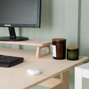 Computer Desk Wooden Plywood Furniture Home Office Desk with Flowerpot Stand Writing Table with Monitor Stand Office Gifts Home Workstation Natural