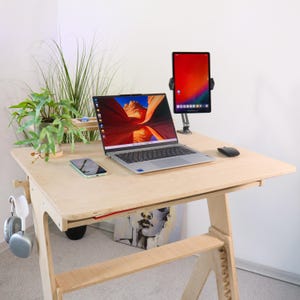 Office Furniture Computer Desk Adjustable Standing Desk Modern Desk Sit to Stand Wooden Home Office Desk Employee Gift Custom Work Desk