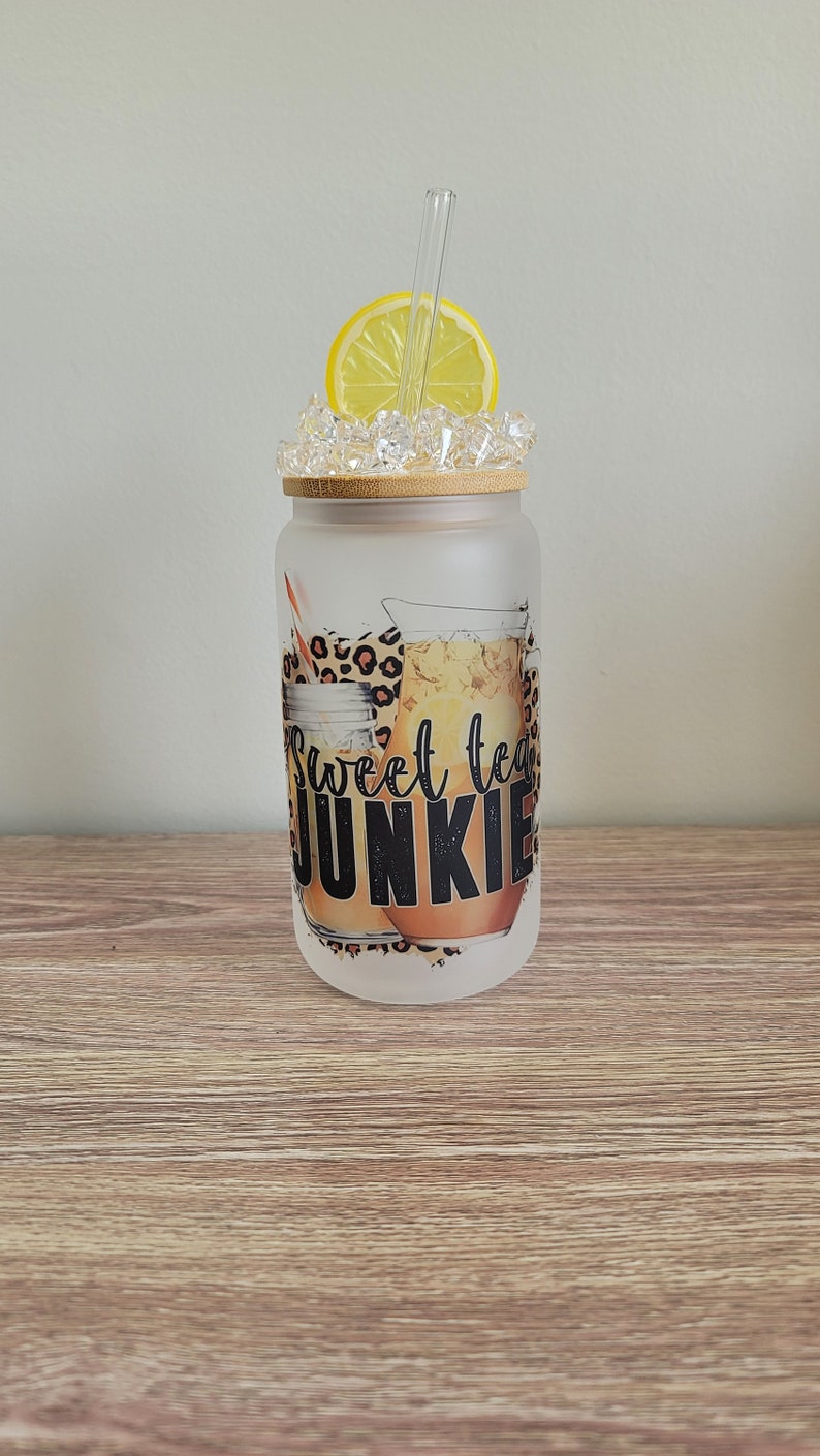 HastrichDesigns Sweet Tea Junkie Glass Can