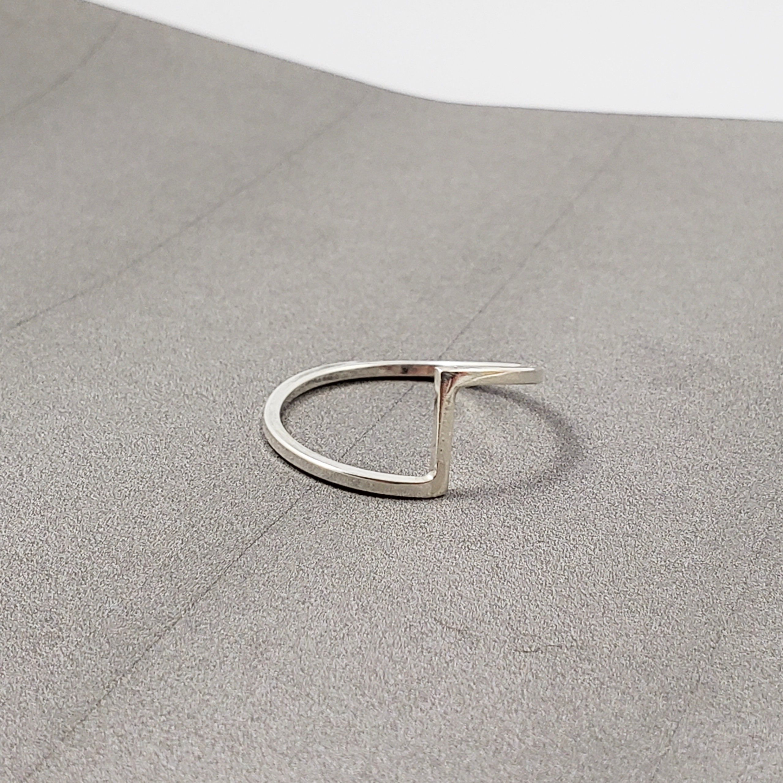 上品コーデはコレで安心！ Zig Zag Ring - Zed Ring - 925 Sterling Silver Minimalist アクセサリー