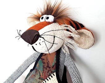 Handgemachte Textil Tiger Puppe, Heirloom Stoffpuppe, Kinderzimmer Dekor, Baby-Dusche-Geschenk