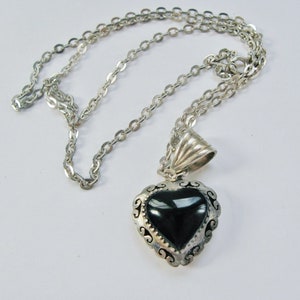 Vintage Sterling Silver Faux Onyx Puffy Heart Pendant On Cable Chain Necklace