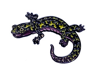 Hickory Nut Gorge Green Salamander pin (Amphibians Series)