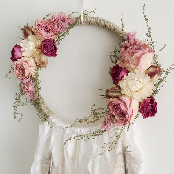 Pequeño Boho Dreamcatcher / Botánico / Blanco Floral Wallhanging / Floral Dream Catcher / Boho / Boho Style / Nursery Decor /
