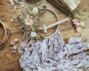 Dried Flower Wallhanging | Floral Wallhanging | Crystal Wreath | Bohemian Dreamcatcher | Quartz