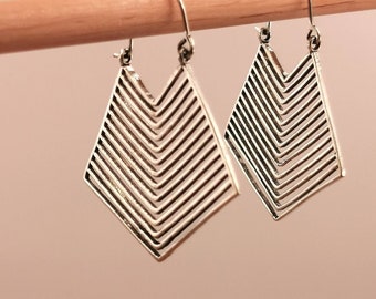 Cerchi d'argento con motivo a linea triangolare, cerchi d'argento tribali, grandi cerchi Boho