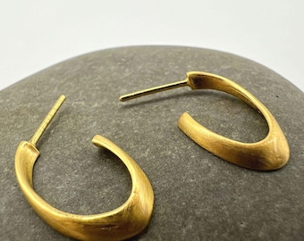Créoles ovales organiques en or mat • Boucles d'oreilles en argent 925 plaqué or 18 carats • Créoles sculpturales minimalistes