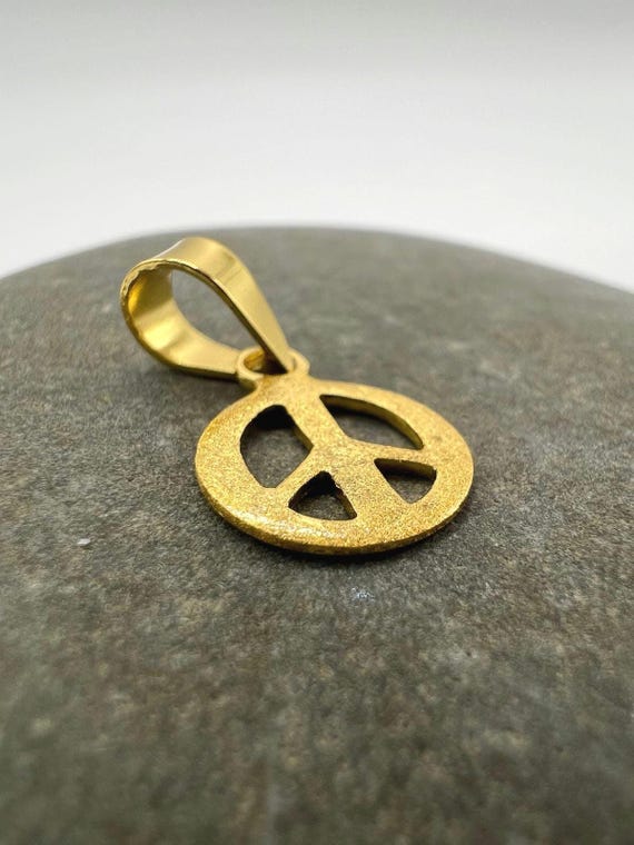 Small Peace Symbol Pendant – 18k Gold Plated 925 Silver • Matte Finish • Minimal Charm