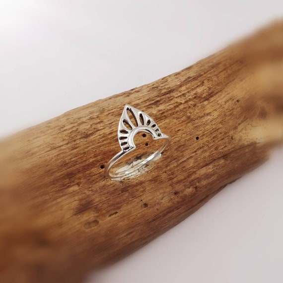 Dainty Chevron Ring 925 Silver with Oriental Pattern