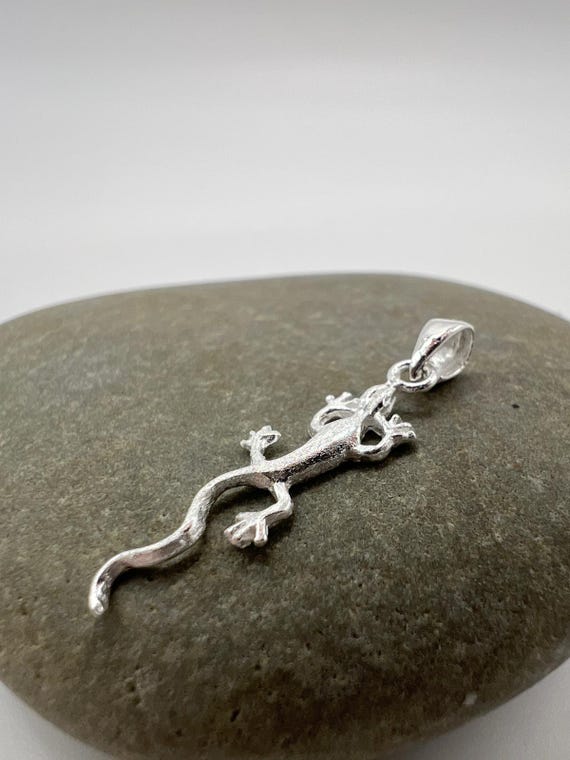 Matte Silver Lizard Pendant • 925 Silver Gecko Necklace Charm • Handmade Animal Jewelry • Minimalist Nature Amulet