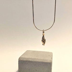 Collana con ciondolo Vulva minuscola in argento 925 placcato oro, ciondolo Yoni minuscolo