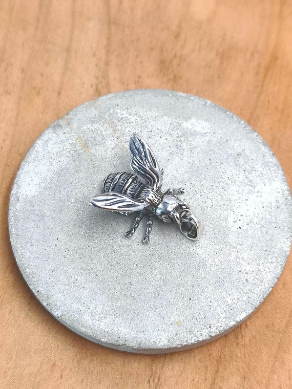 bee pendant