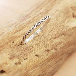 Stackable 925 Silver Ring with Simple Pattern