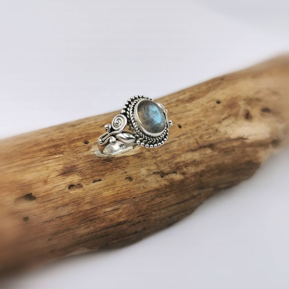 Handmade 925 Silver Boho Ring with Natural Labradorite