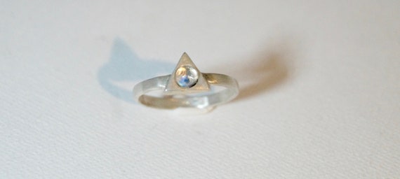 925 Silver Triangle Ring with Rainbow Moonstone/ Opal