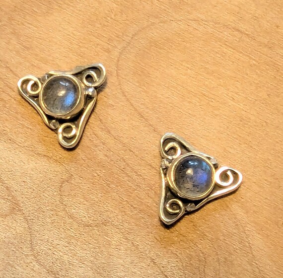 925 Silver Boho Studs "Triskele with Stone" Rainbow Moonstone