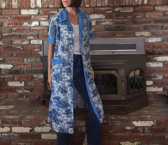 1940s Vintage Blue White Floral Leaves Print House