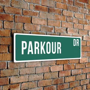 Parkour-straatnaambord: sportdecor in vintagestijl
