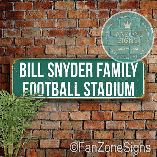Letrero del estadio de fútbol americano de la familia Bill Snyder - Decoración de los Kansas State Wildcats