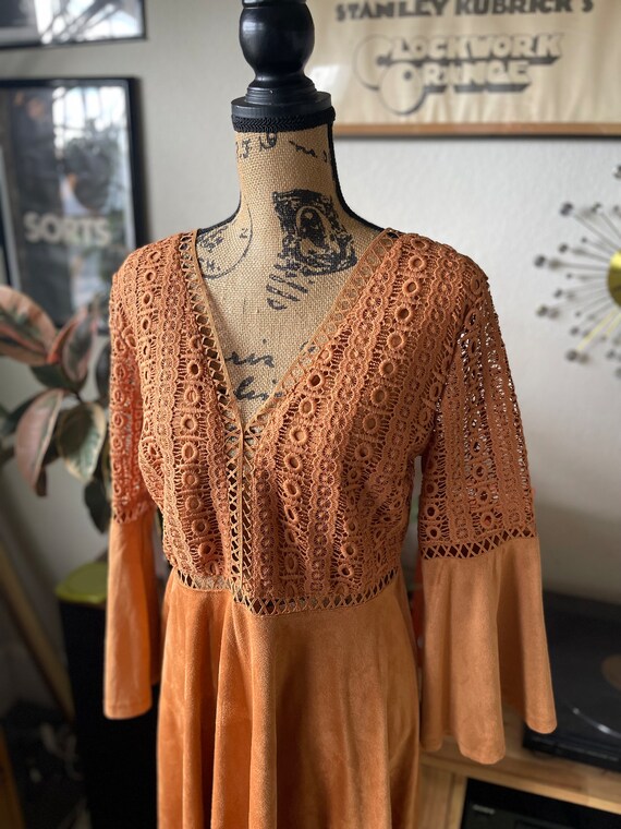 1960s 1970s vintage inspired tan crochet suede mo… - image 6