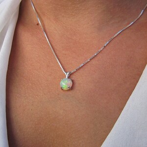 Handgefertigte Opal Cabochon Anhänger Halskette