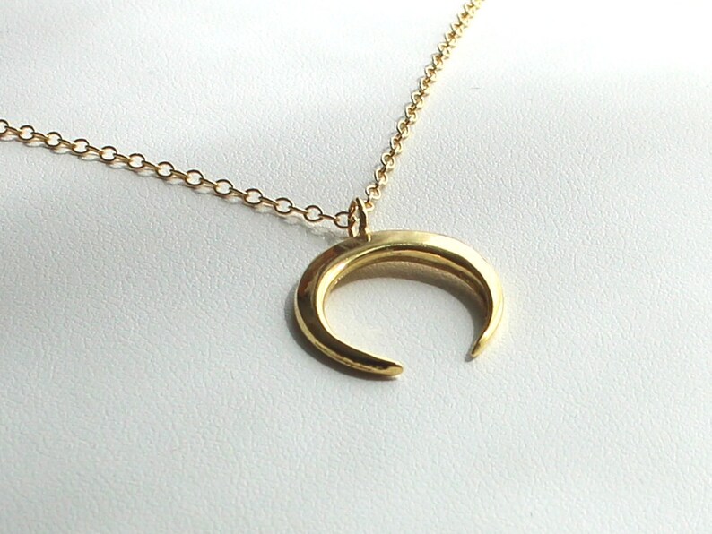 14k gold filled Kette mit Mondsichel Anhänger 20mm vergoldet GOLDEN CRESCENT MOON Himmelskörper Mond Boho Halbmond Sichel Horn Boho fein zdjęcie 2