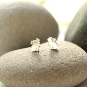 925 silver stud earrings with cat 8 mm made of silver 925 KITTY nature friendship small sitting cat earrings beautiful gift animal love fine
