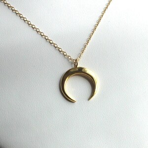 14k gold filled Kette mit Mondsichel Anhänger 20mm vergoldet GOLDEN CRESCENT MOON Himmelskörper Mond Boho Halbmond Sichel Horn Boho fein zdjęcie 3