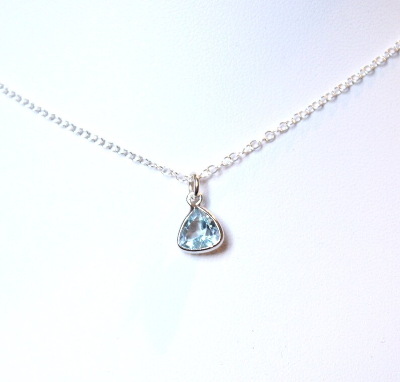 925 Fine silver necklace with light blue topaz pendant triangular shape triangle TRIANGLE BLUE