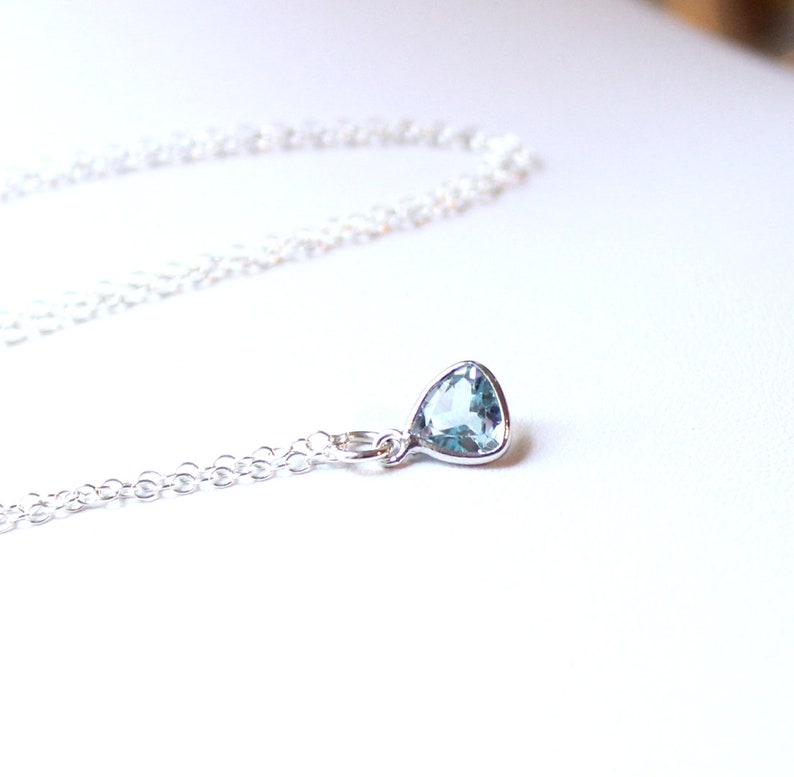 925 Fine silver necklace with light blue topaz pendant triangular shape triangle TRIANGLE BLUE