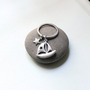 Key ring with sailing boat and star pendant silver plated STELLA maritime ocean travel wish sailor boat ship celestial body gift