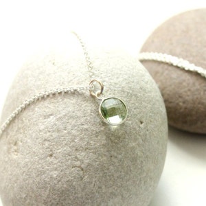 Delicate 925 silver necklace with light green quartz pendant 8 mm round GREEN ESPRIT joy light green energy luck boho beautiful gift love fine