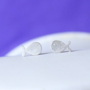 925 silver earrings with fish 10 mm brushed 925 silver TINY HAPPY FISH maritime beach ocean joy travel zodiac gift fine