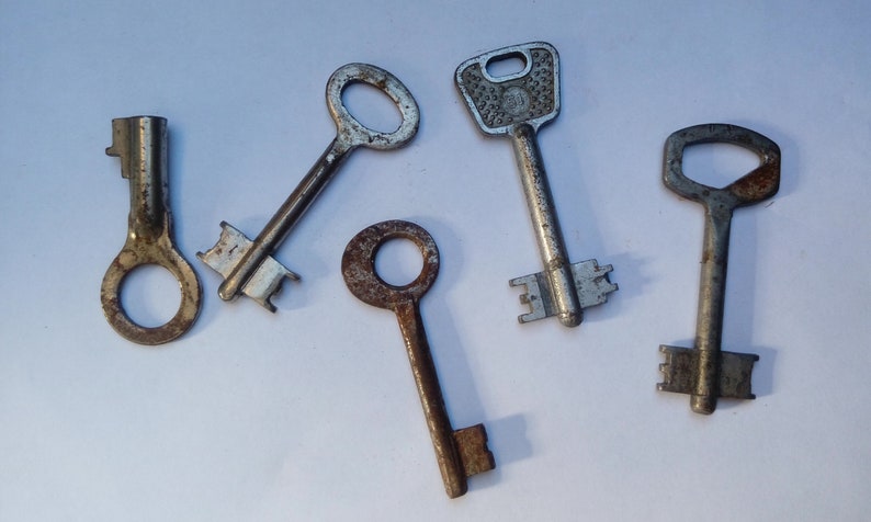 Set of 5 keys USSR Key Key decor Skeleton Key Old door key Soviet Vintage keys Old Antique Key Iron Rusty Key Rare key Rustic key