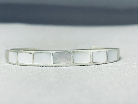Dazzling Vintage Native American Navajo Mother Of Pearl Sterling Silver Bracelet Dazzling Vintage Native American Navajo Mother Of Pearl Sterling Silver Bracelet