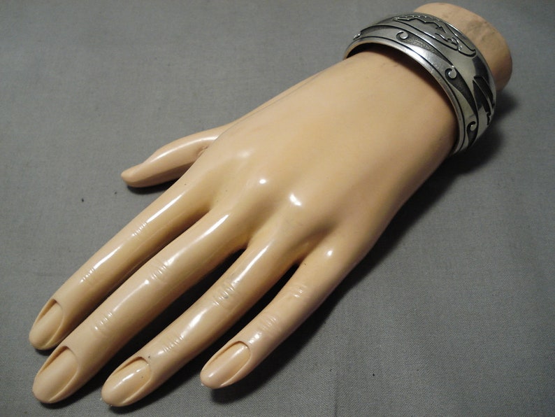 Impressive Vintage Native American Navajo Mighty Eagle Sterling Silver Bracelet Cuff