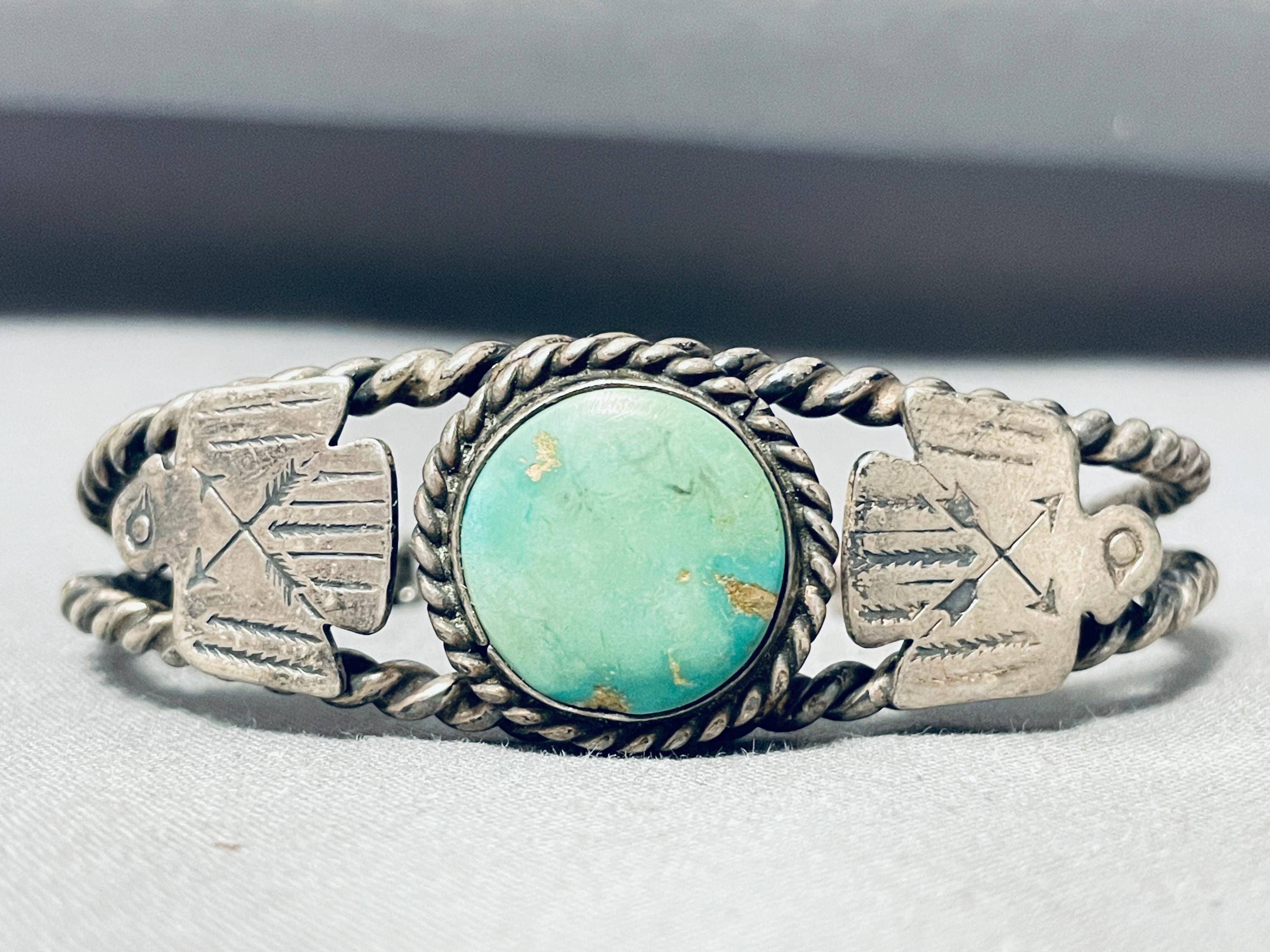 Majestic Vintage Native American Navajo Handcarved Sterling Silver Curvey Ring Majestic Vintage Native American Navajo Handcarved Sterling Silver Curvey Ring