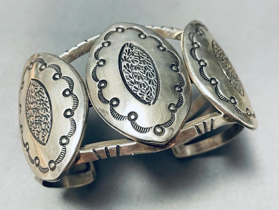 Important Dan Benally Vintage Native American Navajo Seashell Sterling Silver Bracelet Important Dan Benally Vintage Native American Navajo Seashell Sterling Silver Bracelet